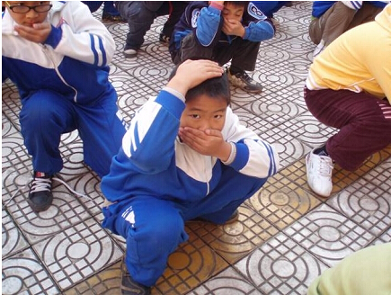 ����ʵ��Сѧ���а�ȫ��ɢ��ϰ