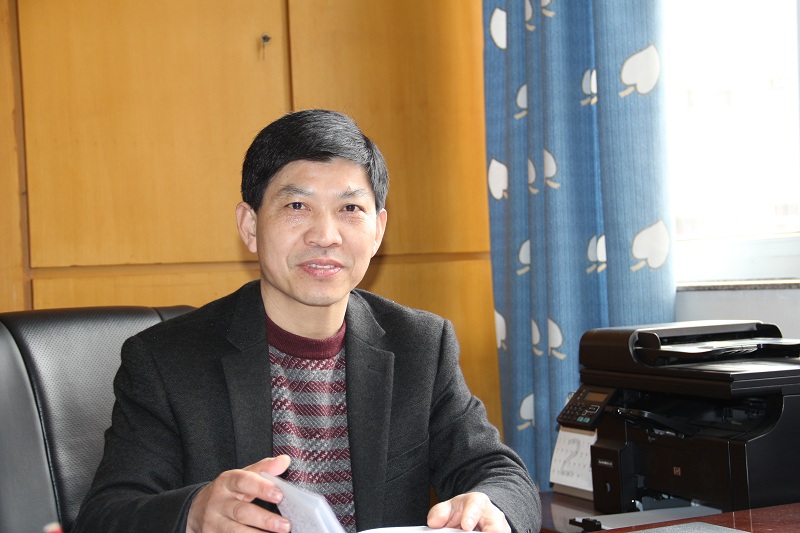 У��    ���