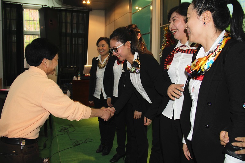 “诵读经典,传承文明”