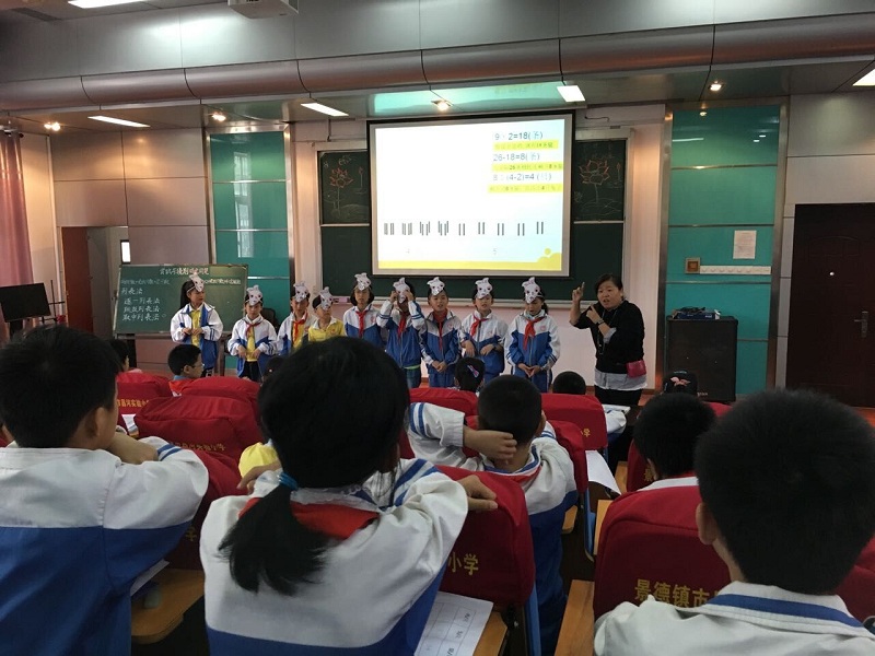 “高效课堂创新月”活动圆满结束