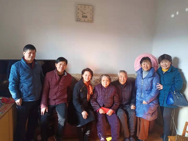 �н������쵼�ڲ���ʵ��Сѧ�쵼��ͬ�´���ǰ�߷�ο����У�����Ͻ�ʦ