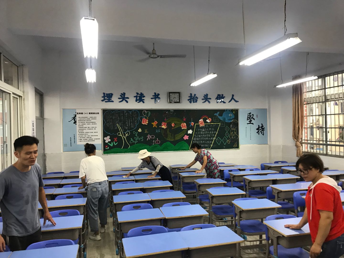 窗明几净迎国检,书香满屋候学子——昌河实验小学以“最美校园”迎接新学期