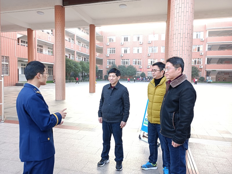 严守安全底线 开展安全排查 ——昌河实验小学联合南河消防救援大队开展冬季消防安全大排查