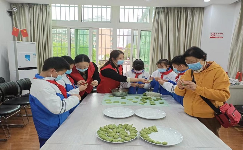 �廳���� ���а�˼ ����ʵ��Сѧ���ȶ�Ա��ͬ��������Ӣ��