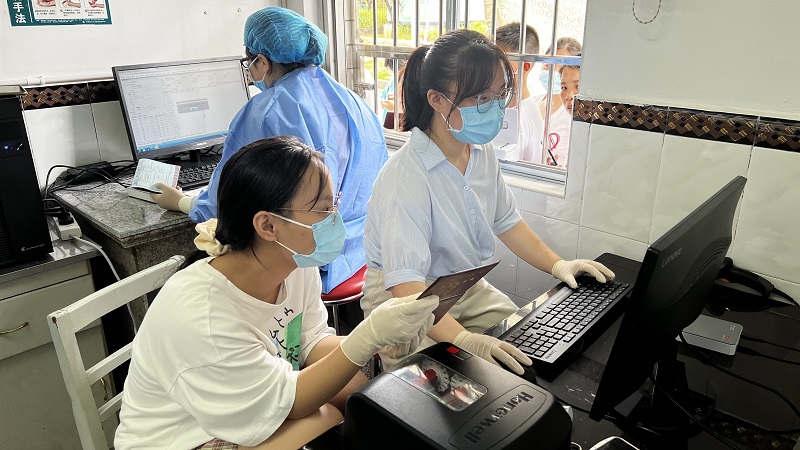 防疫下的“志愿红”——昌河实验小学团支部2022年核酸检测志愿者行动