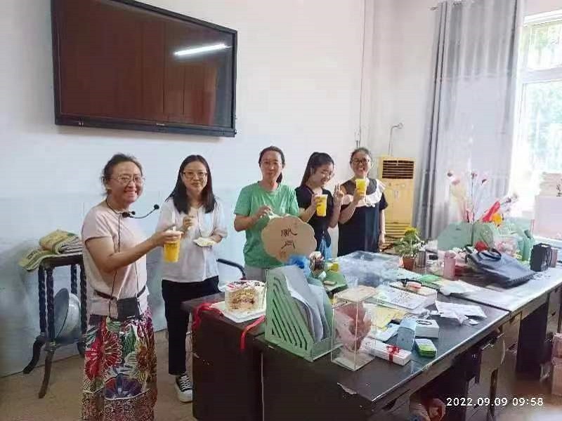 ����ʵ��Сѧϲӭ����ʮ�˸���ʦ