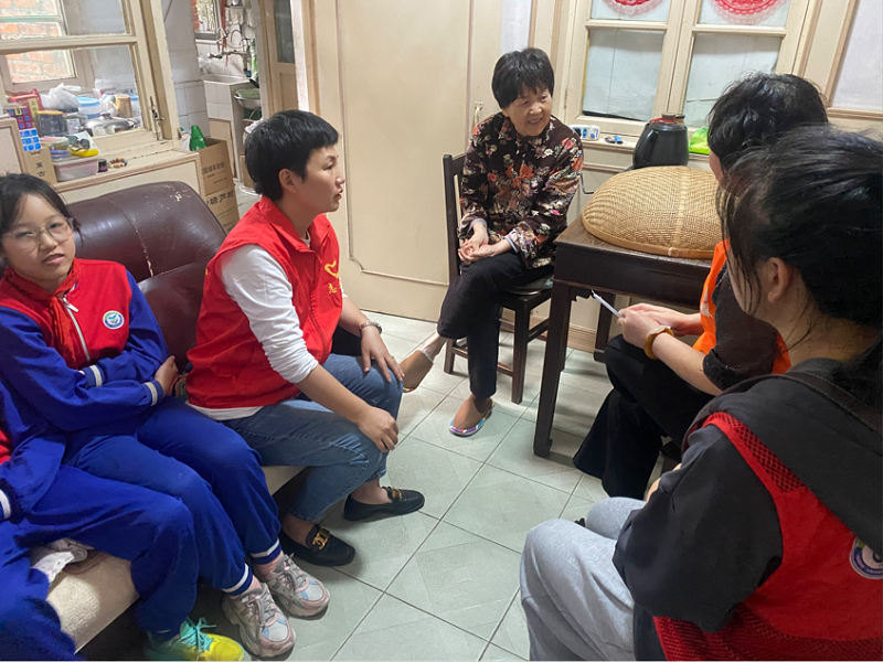 ��ΪȺ�ڰ�ʵ�� ־Ը����ů���� ��������ʵ��Сѧ��֧�����ϲ�ʢ�ֵ���չ��Ա־Ը����