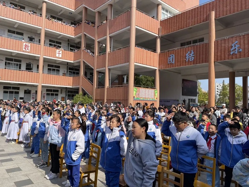 ����ʮ�꣬����������������ʵ��Сѧ������������������