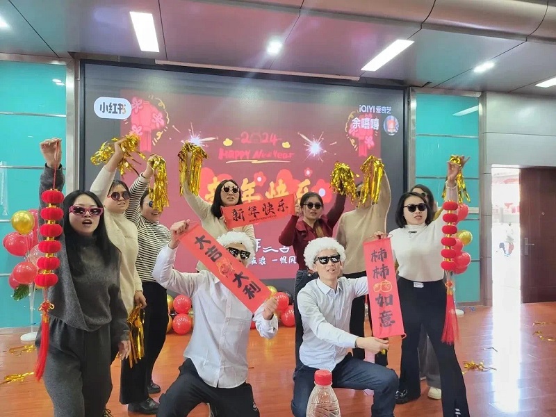 �Ǿ�ӭ�� ��ůǰ�С�������ʵ��Сѧӭ2024��Ԫ����ʦ���ջ���