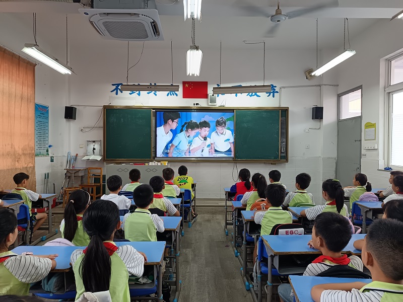 ����ʵ��Сѧ‌�������ˮ�Ρ� ���߽�У԰�����