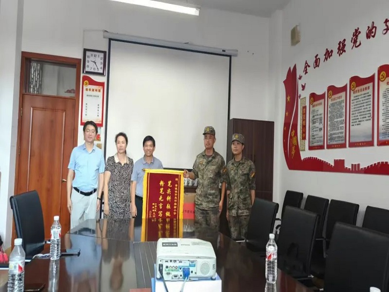 ���񹲽� ��ˮ�������У�������ӵ���У���н�ʦ��ο��