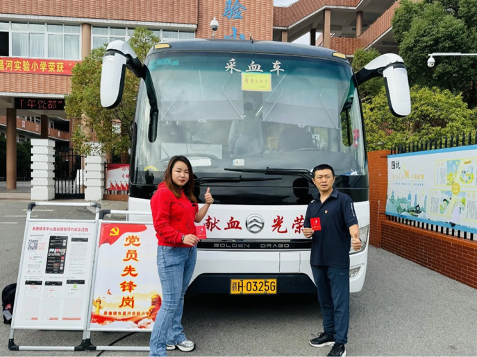 ����ůУ԰ ��������ᡪ����У��չ�޳���Ѫ�