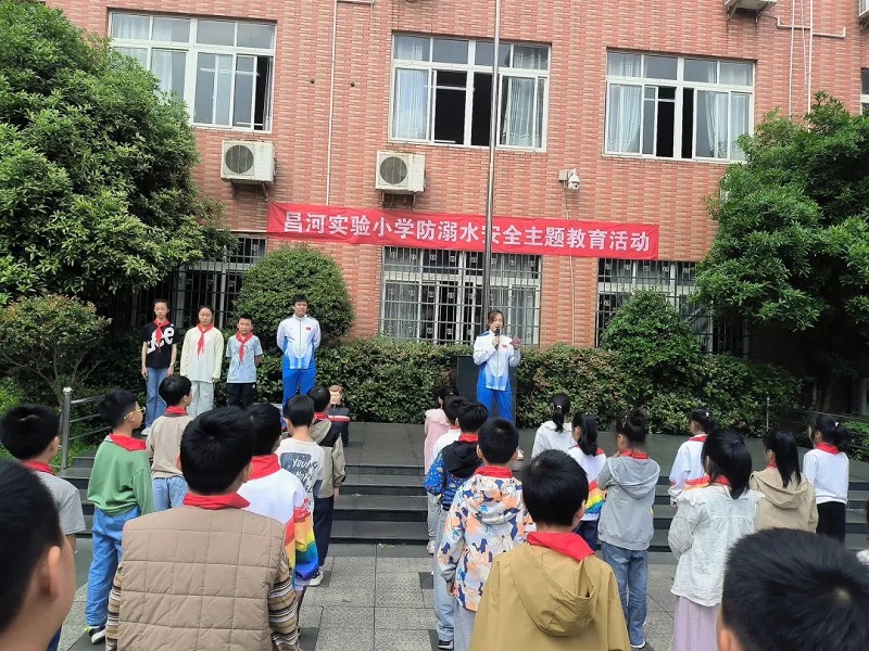 ���ΰ�ȫ���ߣ��ػ�ƽ�����ա�������ʵ��Сѧ��չ����ˮ���ⰲȫ�����