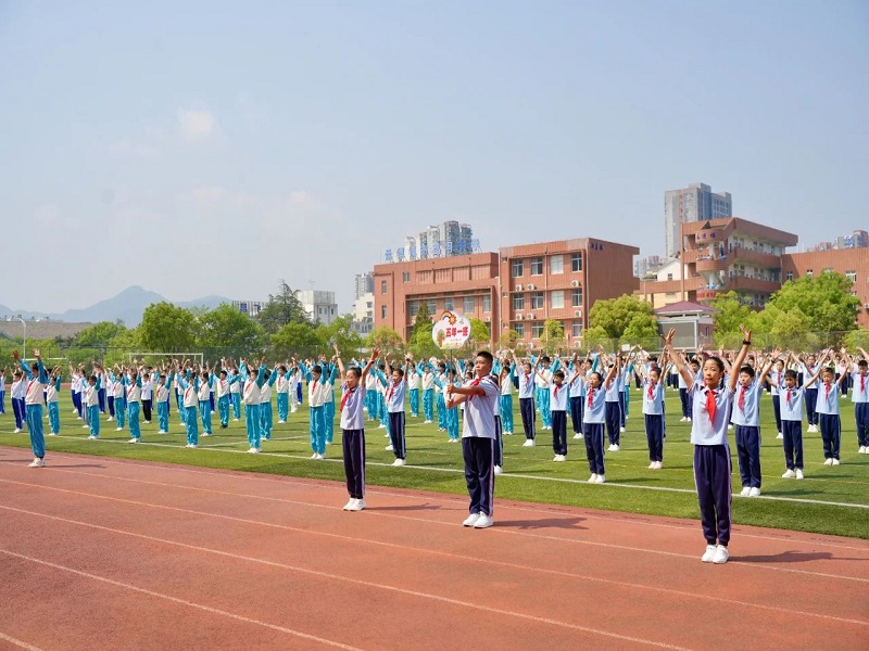 ���������������ֳɳ�����������ʵ��Сѧ����2025�괺���˶���