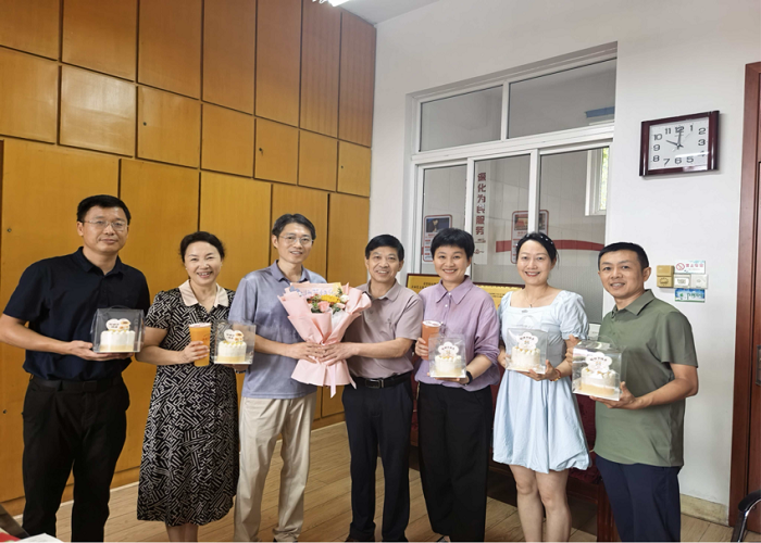 一份甜蜜敬师恩,满园温馨送奉献——昌河实验小学喜迎第41个教师节