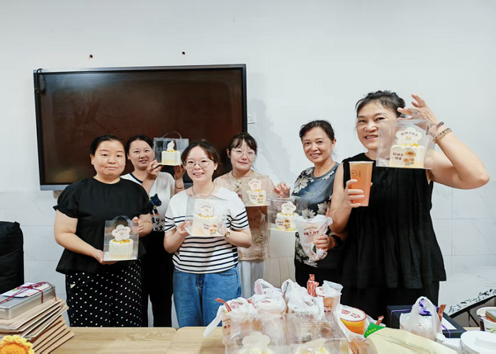 一份甜蜜敬师恩,满园温馨送奉献——昌河实验小学喜迎第41个教师节