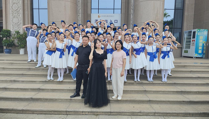 �������Ź�ʣ�����ʵ��Сѧ�ϳ���ϲ��ھŽ콭�������ڡ��ٶ�����չ�� ����ʡ�����ٶ��ϳ�չ�ݻ���Ƚ�