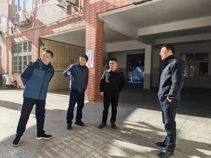 心系教育暖校园 实地调研解难题——珠山区委常委、宣传部长王锋胜赴昌河实验小学调研走访