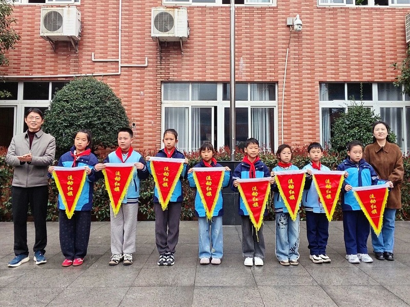 国旗下的嘱托 新学期的奋进——昌河实验小学新学期升旗仪式暨国旗下讲话